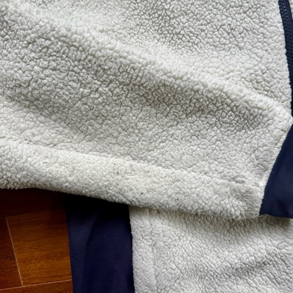 Helly Hansen Sherpa Jacket in Cream and Navy - Picture 6 of 6